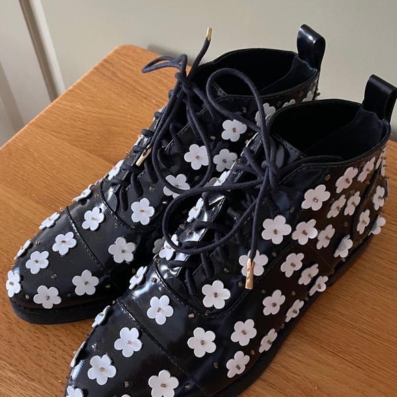 Isa Tapia Brazil Shoes - 🌑 Isa Tapia Leather Daisy Booties 🌼